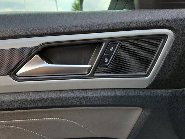 Photo of 2022 Pure White Volkswagen Atlas