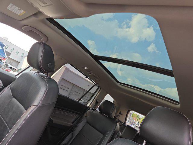 Photo of 2022 Pure White Volkswagen Atlas
