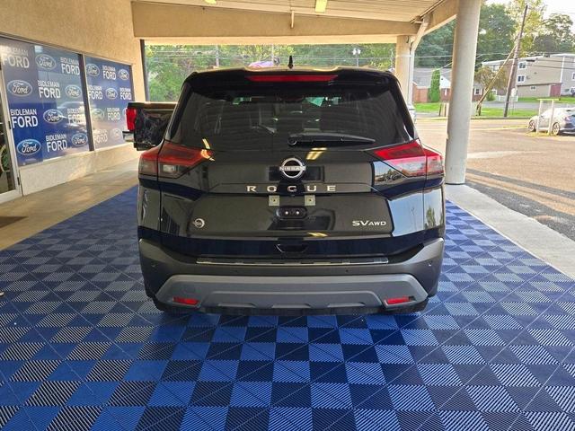 Photo of 2022 Super Black Nissan Rogue