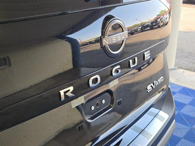 Photo of 2022 Super Black Nissan Rogue