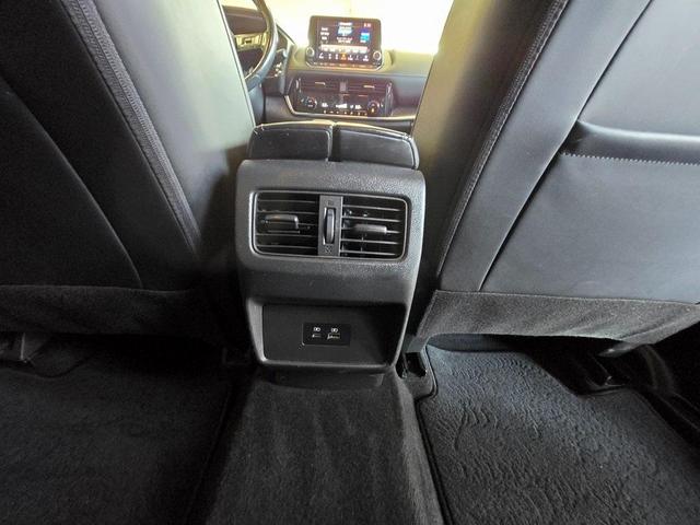Photo of 2022 Super Black Nissan Rogue