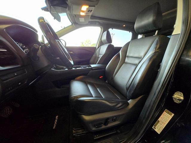 Photo of 2022 Super Black Nissan Rogue