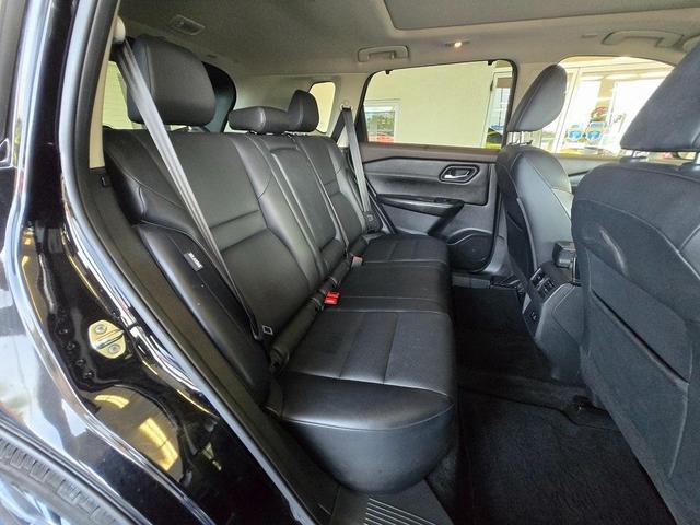 Photo of 2022 Super Black Nissan Rogue