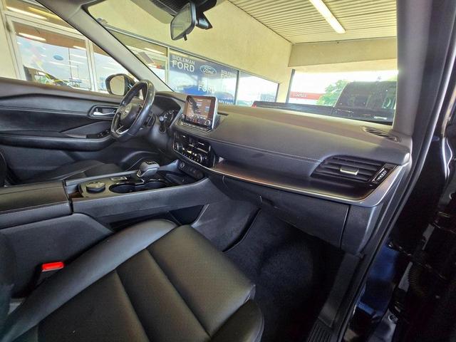 Photo of 2022 Super Black Nissan Rogue