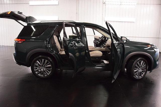 Photo of 2023 Obsidian Green Nissan Pathfinder