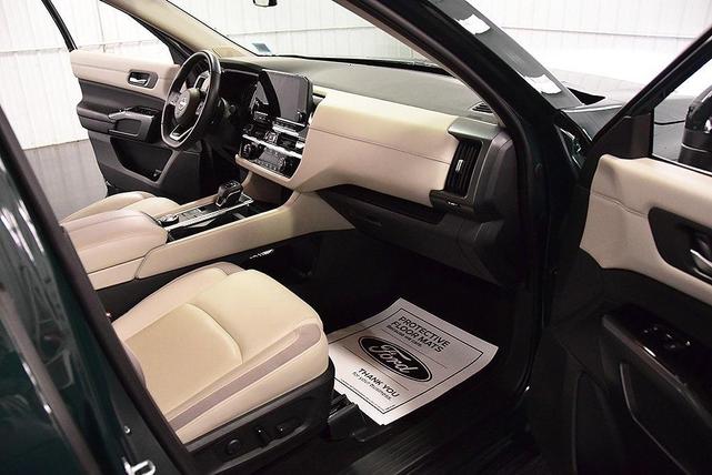 Photo of 2023 Obsidian Green Nissan Pathfinder