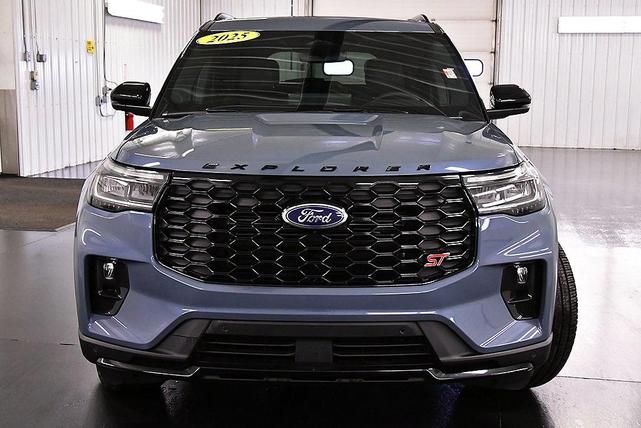 Photo of 2025 Vapor Blue Metallic Ford Explorer
