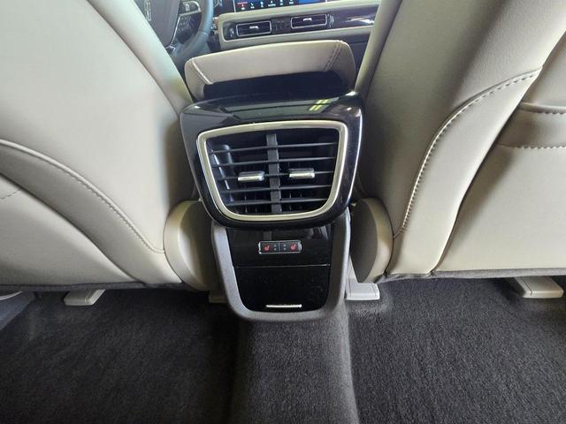 Photo of 2022 Radiance Metallic Lincoln Nautilus