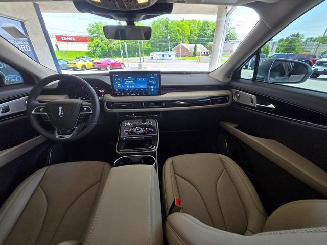Photo of 2022 Radiance Metallic Lincoln Nautilus