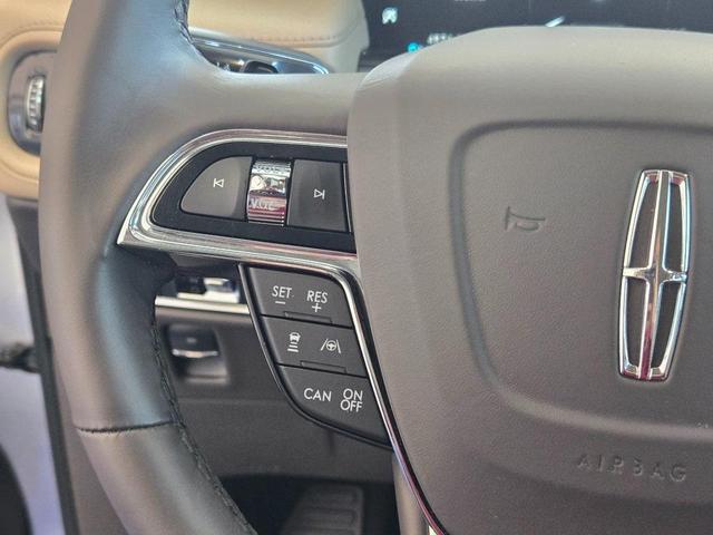 Photo of 2022 Radiance Metallic Lincoln Nautilus