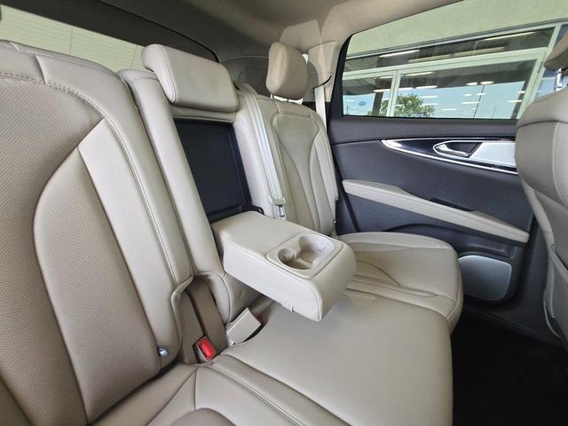 Photo of 2022 Radiance Metallic Lincoln Nautilus