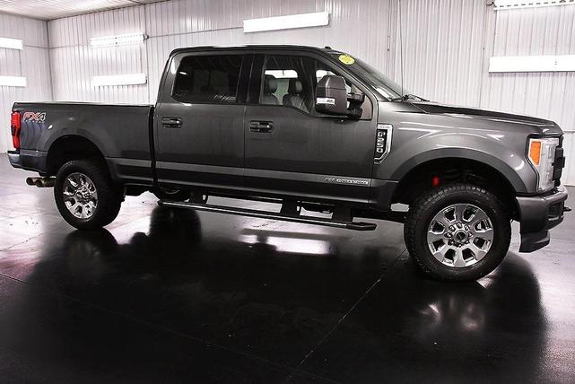 Photo of 2017 Magnetic Metallic Ford F-250