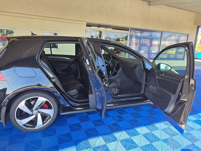 Photo of 2018 Deep Black Pearl Effect Volkswagen Golf GTI