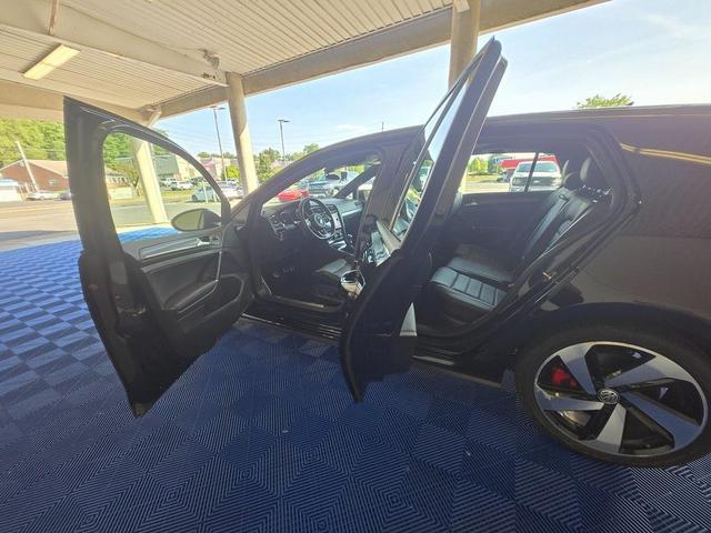 Photo of 2018 Deep Black Pearl Effect Volkswagen Golf GTI