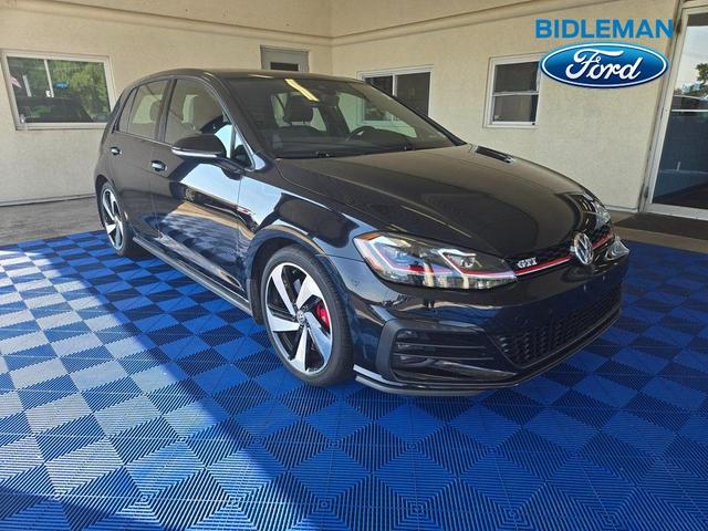 Photo of 2018 Deep Black Pearl Effect Volkswagen Golf GTI