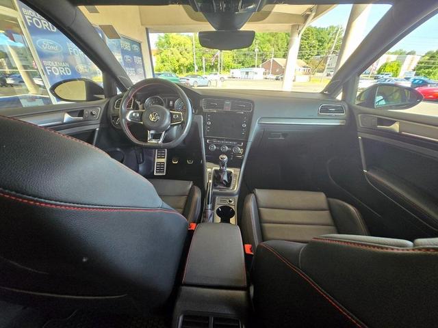 Photo of 2018 Deep Black Pearl Effect Volkswagen Golf GTI