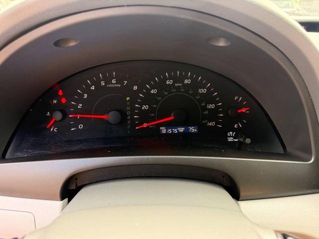Photo of 2006 Burgundy Toyota Camry