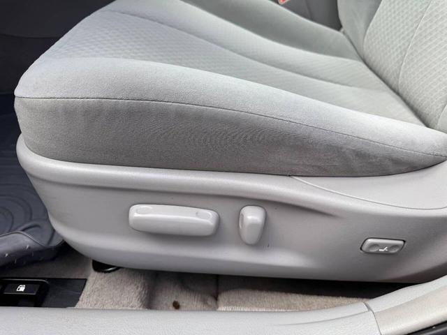 Photo of 2006 Burgundy Toyota Camry