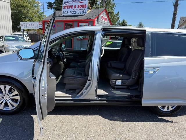 Photo of 2016 Lunar Silver Metallic Honda Odyssey