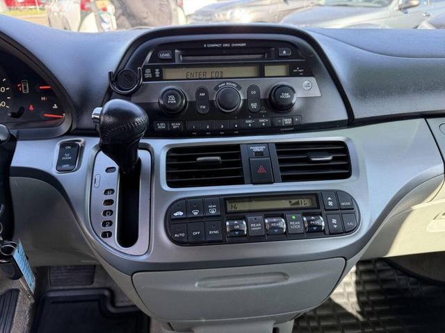 Photo of 2008 Silver Pearl Metallic Honda Odyssey