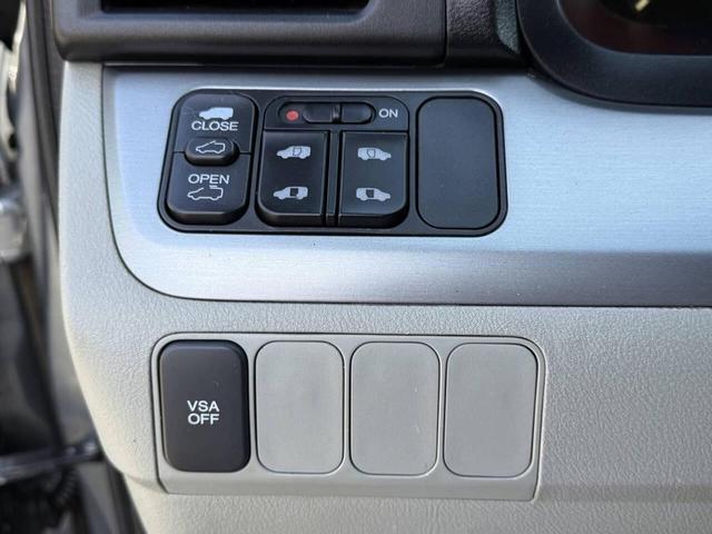 Photo of 2008 Silver Pearl Metallic Honda Odyssey