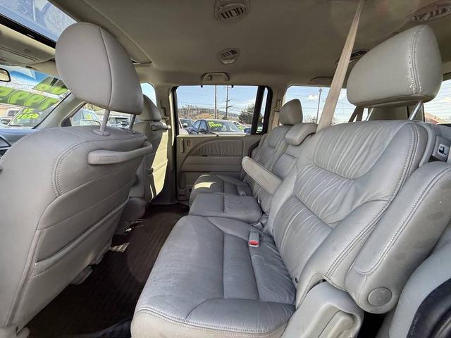 Photo of 2008 Silver Pearl Metallic Honda Odyssey