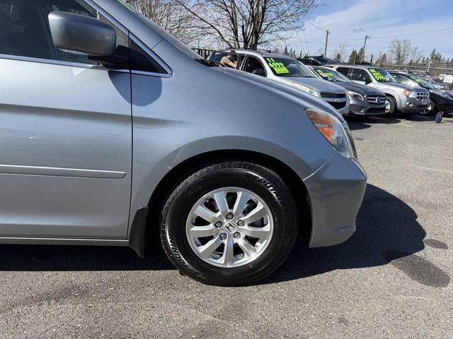 Photo of 2008 Silver Pearl Metallic Honda Odyssey