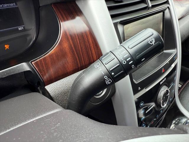 Photo of 2014 Burgundy Ford Edge
