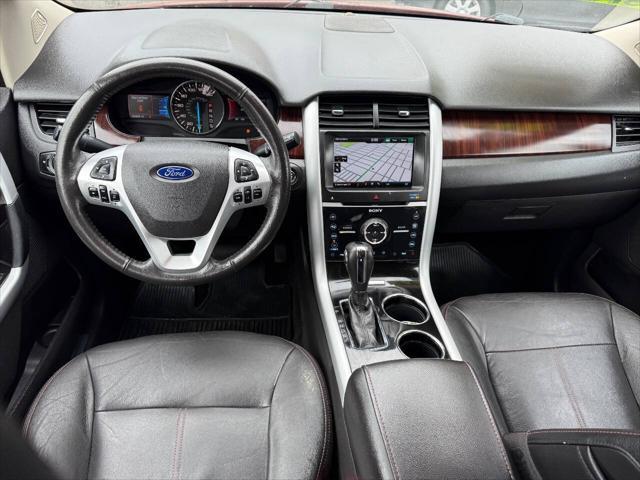 Photo of 2014 Burgundy Ford Edge