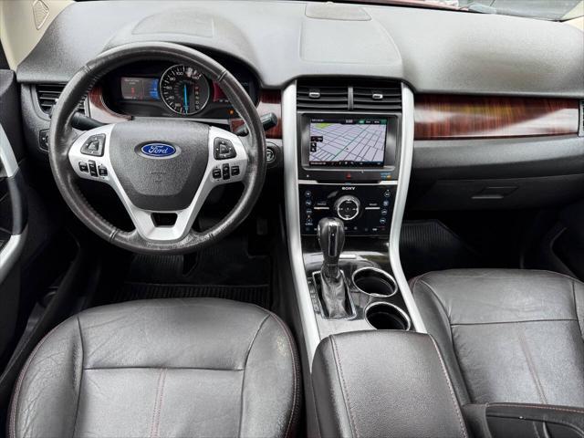 Photo of 2014 Burgundy Ford Edge