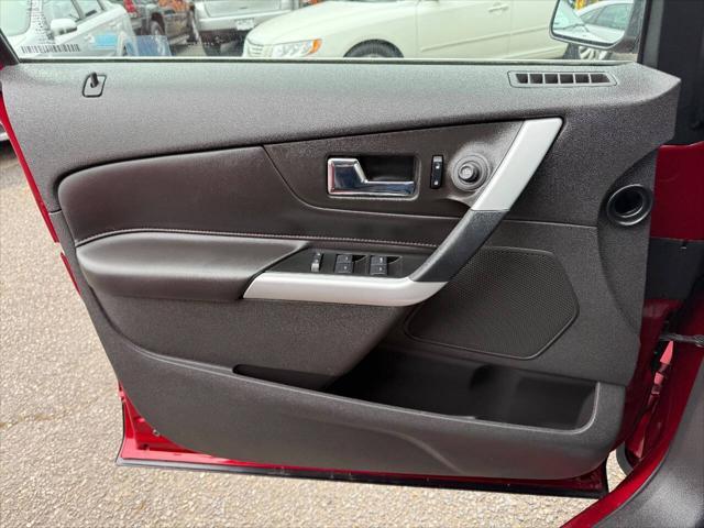 Photo of 2014 Burgundy Ford Edge