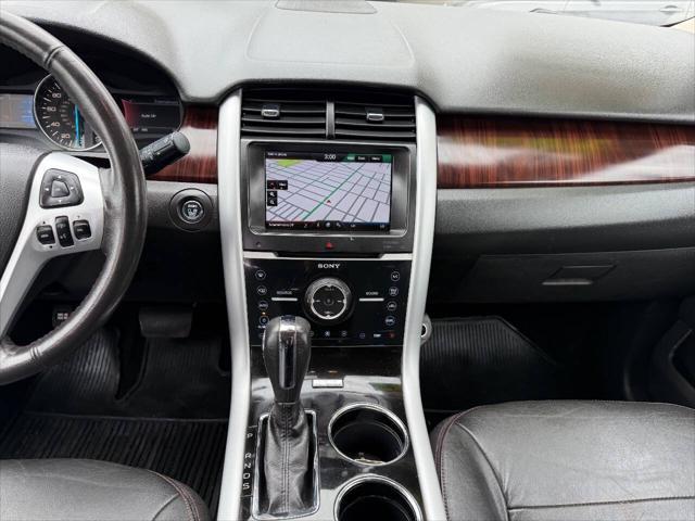 Photo of 2014 Burgundy Ford Edge