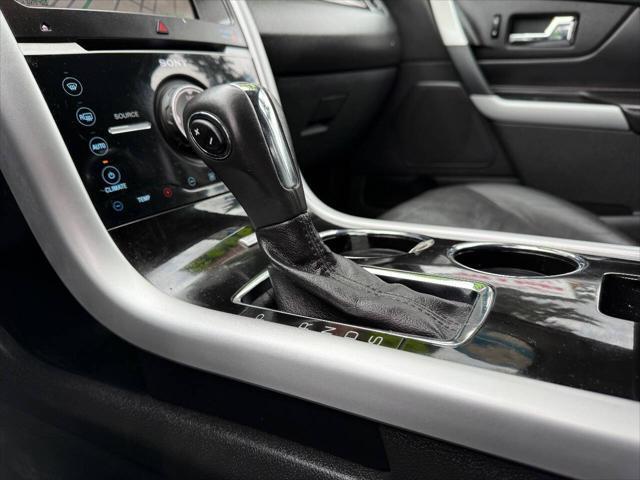 Photo of 2014 Burgundy Ford Edge