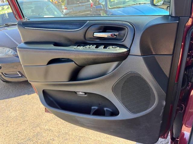 Photo of 2018 Burgundy Dodge Grand Caravan