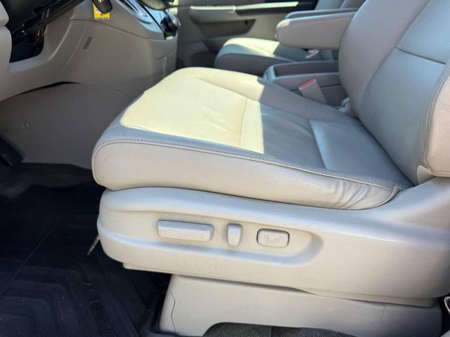 Photo of 2012 Polished Metal Metallic Honda Odyssey