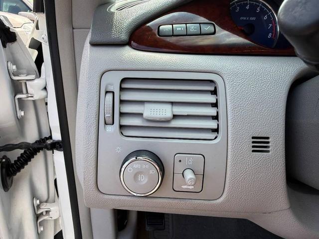 Photo of 2008 White Diamond Tricoat Buick Lucerne