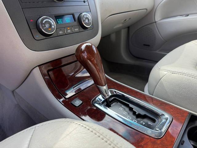 Photo of 2008 White Diamond Tricoat Buick Lucerne