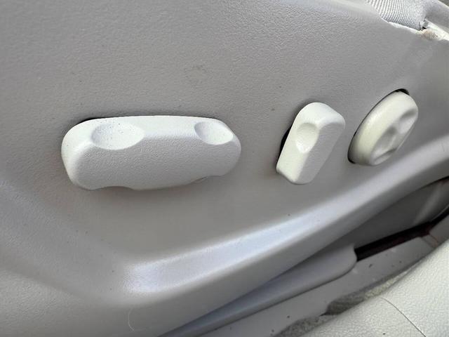 Photo of 2008 White Diamond Tricoat Buick Lucerne
