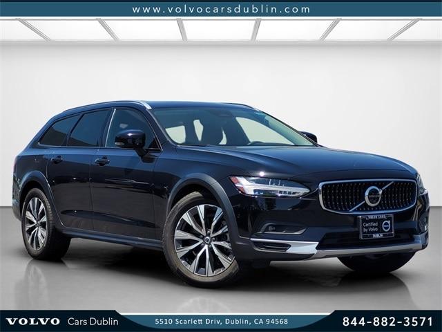 Photo of 2023 Onyx Black Metallic Volvo V90 Cross Country
