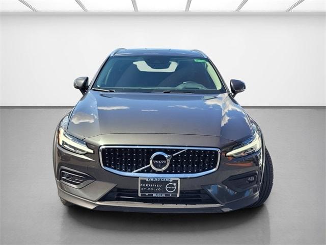 Photo of 2022 Pine Gray Metallic Volvo V60 Cross Country
