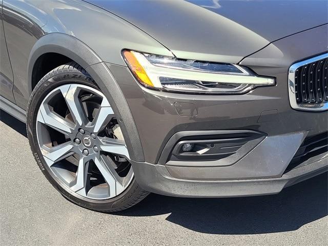Photo of 2022 Pine Gray Metallic Volvo V60 Cross Country