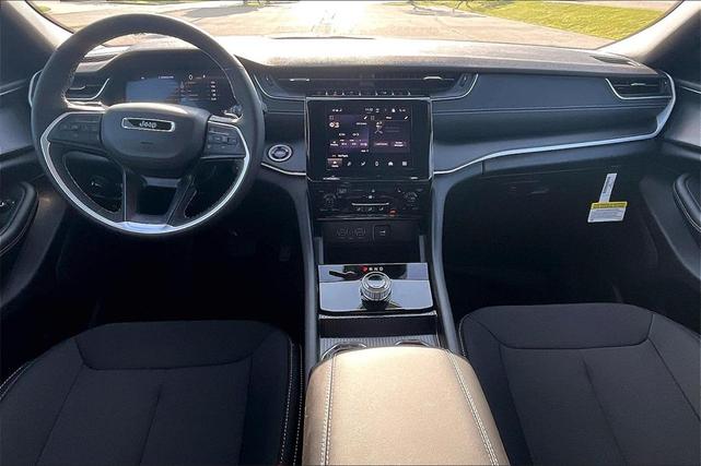 Photo of 2025 Silver Zynith Jeep Grand Cherokee L