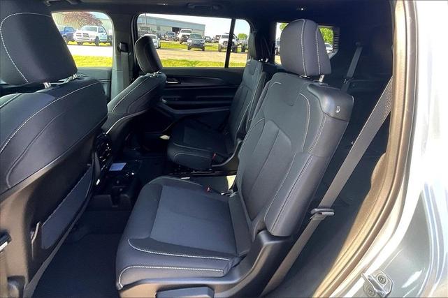 Photo of 2025 Silver Zynith Jeep Grand Cherokee L