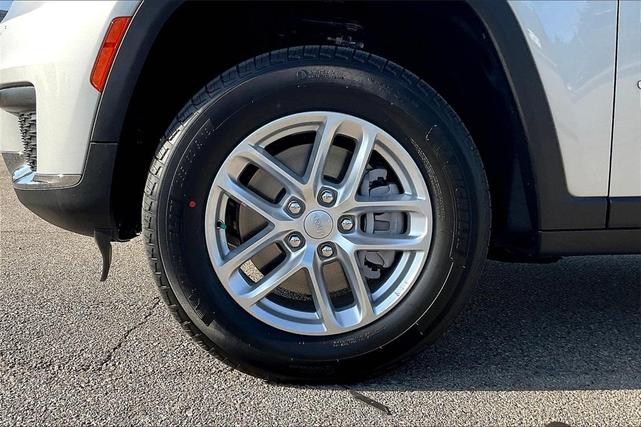 Photo of 2025 Silver Zynith Jeep Grand Cherokee L