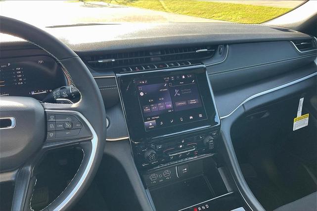 Photo of 2025 Silver Zynith Jeep Grand Cherokee L
