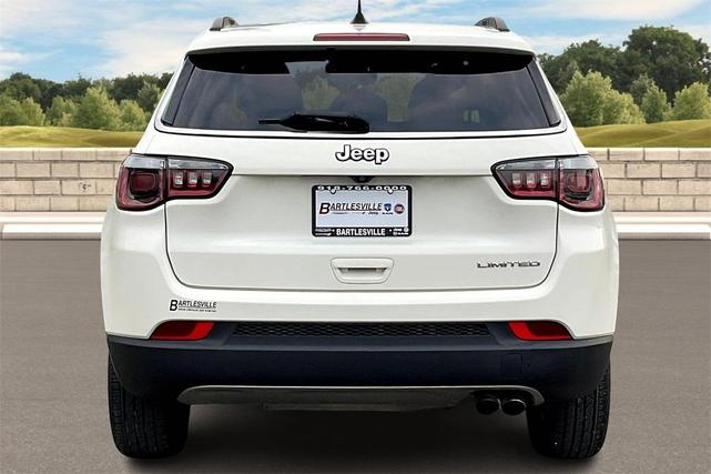 Photo of 2019 White Clearcoat Jeep Compass