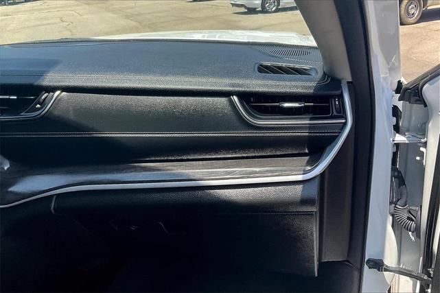 Photo of 2023 Bright White Clearcoat Jeep Grand Cherokee L