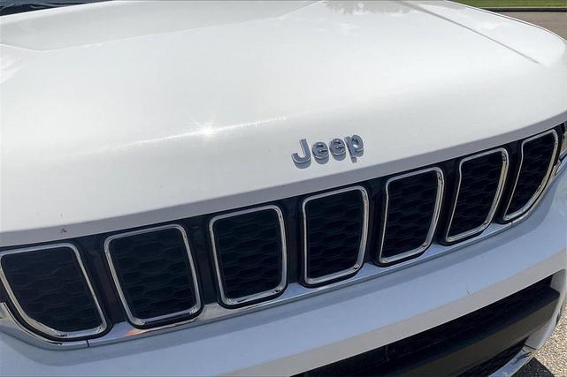 Photo of 2023 Bright White Clearcoat Jeep Grand Cherokee L