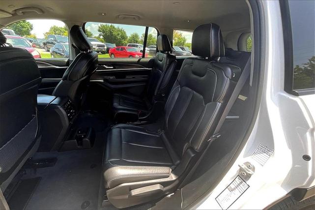 Photo of 2023 Bright White Clearcoat Jeep Grand Cherokee L
