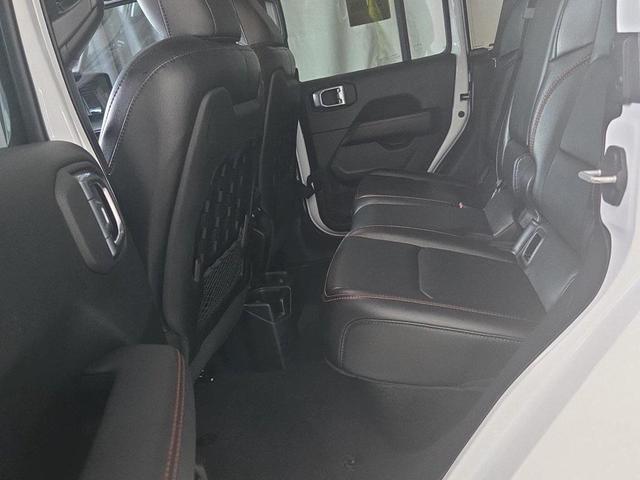 Photo of 2021 Bright White Clearcoat Jeep Gladiator